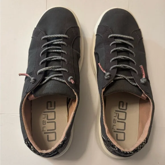 Hey Dude Womens Sneakers sz 8 - Picture 1 of 5